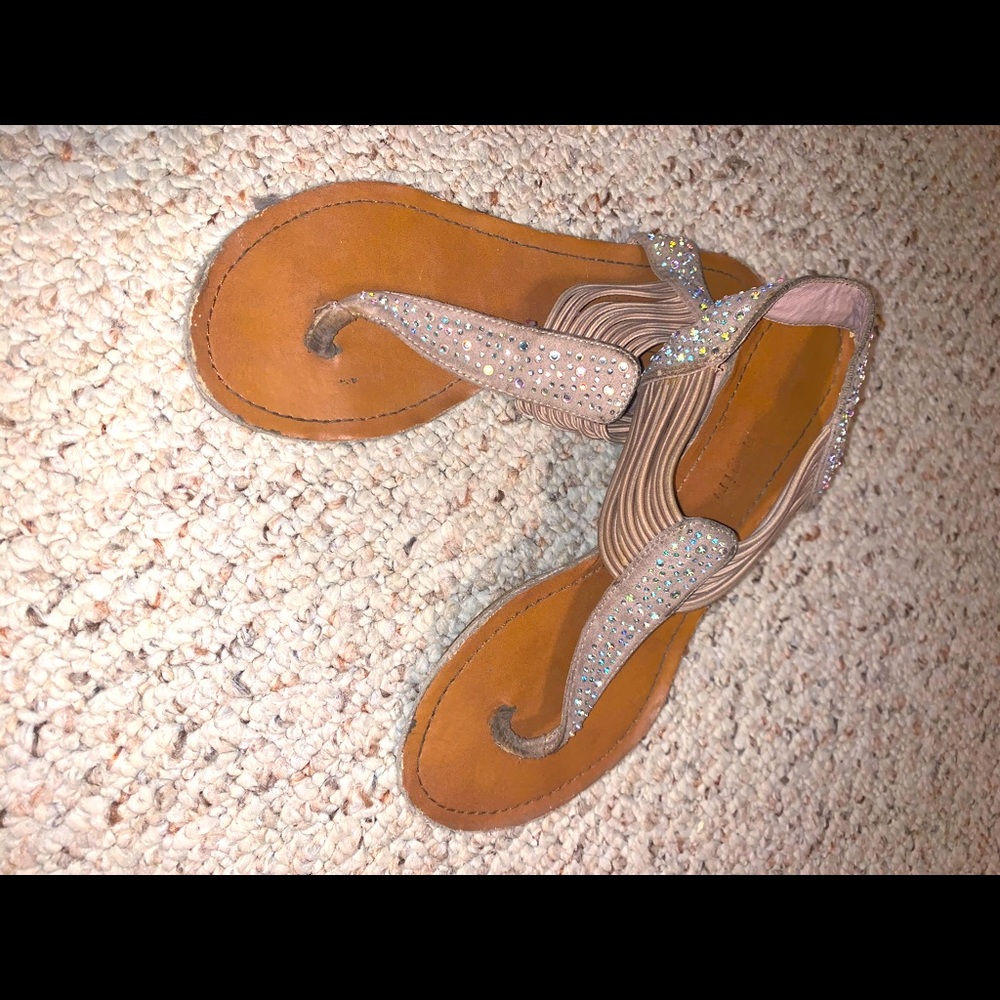 Tan between the toe sandals with rhinestones